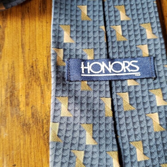 HONORS Men's Blue With Gold Triangle's Silk Necktie Tie - Picture 3 of 3